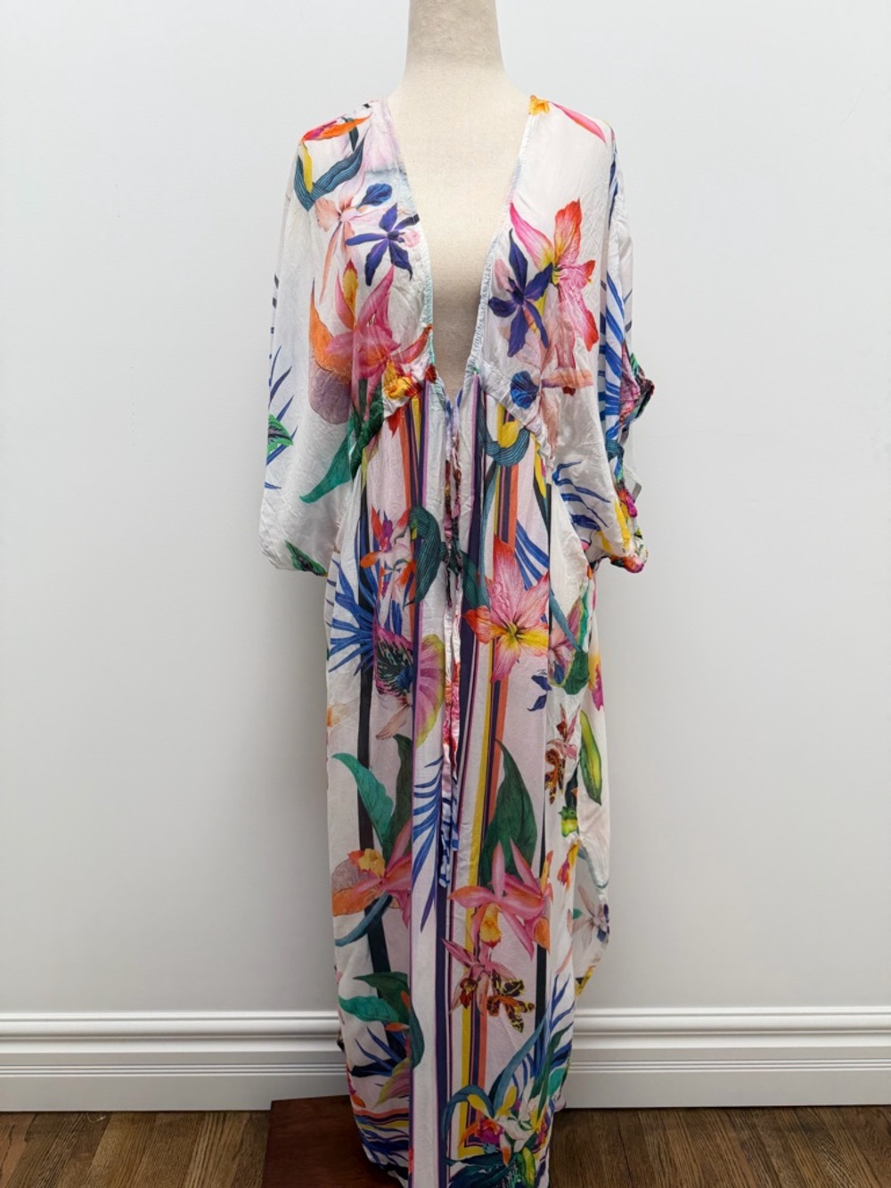 Trina Turk Treasure Cove Cover-Up Caftan Floral White Size Small/Medium - Picture 10 of 13